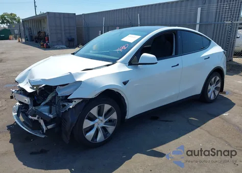 2023 Tesla Model Y Awd/Long Range Dual Motor All-Wheel Drive z USA, uszkodzony, nr VIN 7SAYGAEE3PF826073